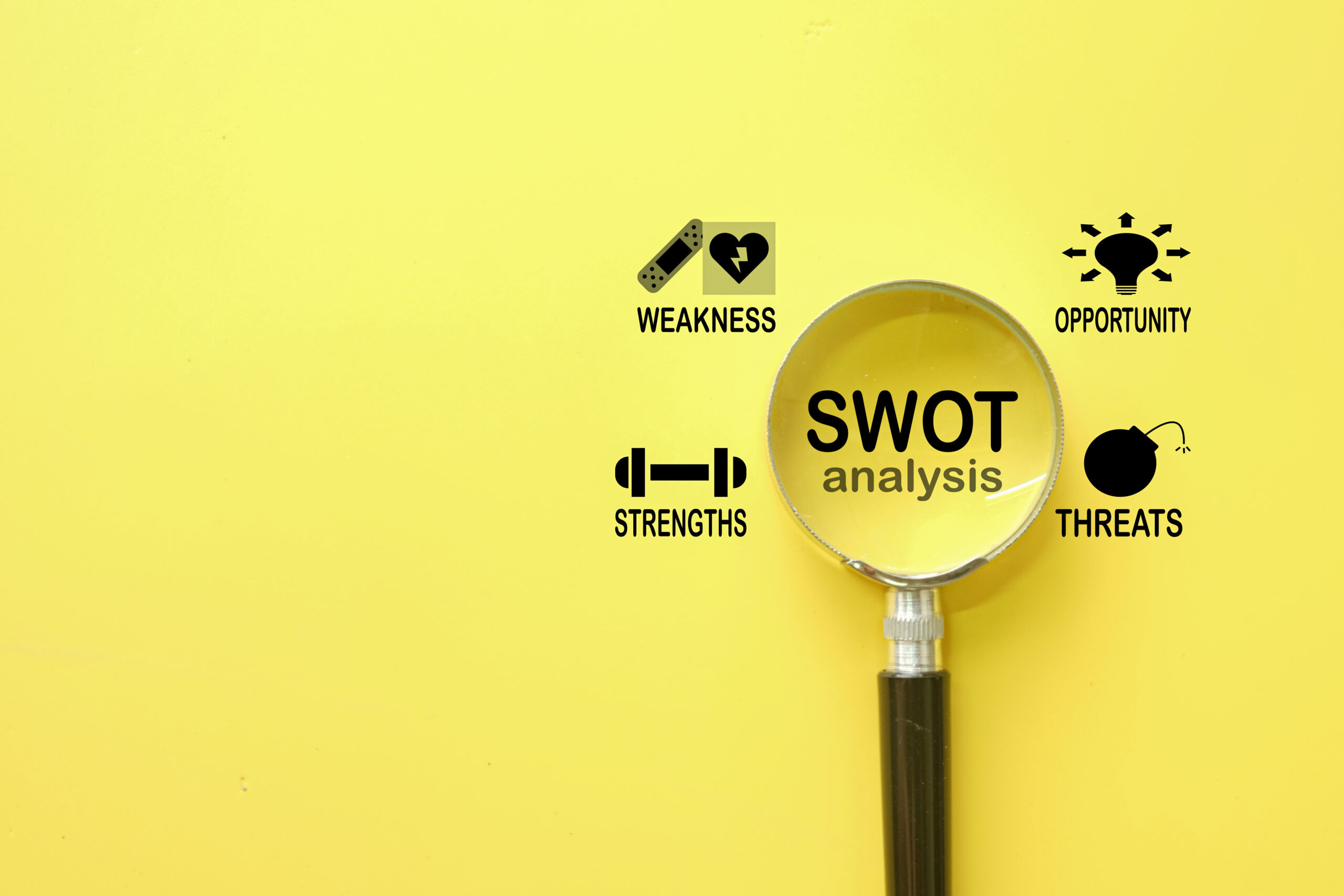 SWOT分析とは？自社の強み・弱みを把握するための分析法を例も交えて解説