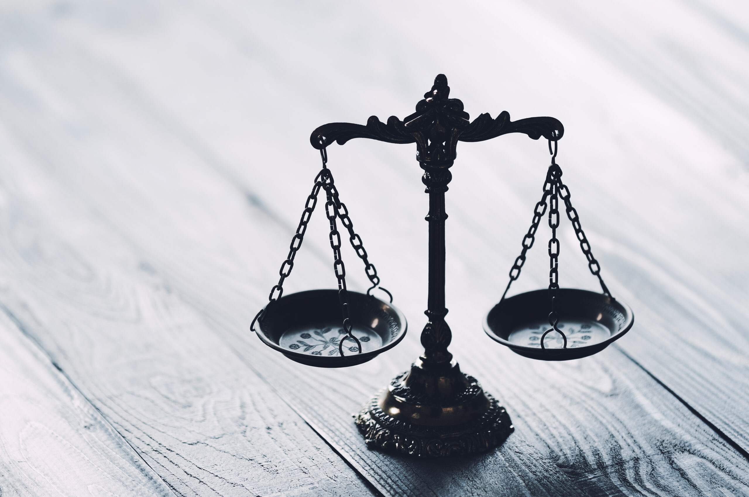 ファクタリングで刑事告訴される！？違法行為になる場合とその回避方法を解説